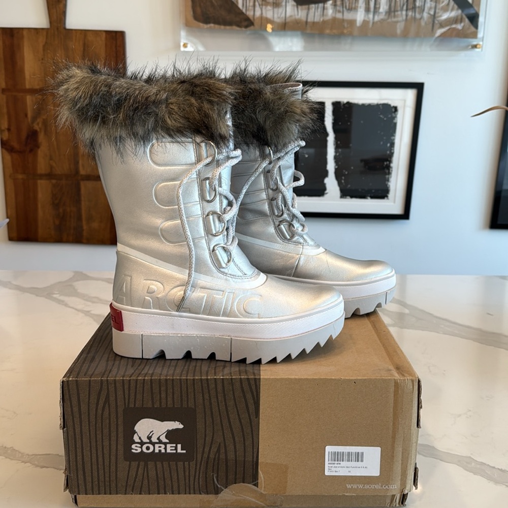 NWOT Sorel Silver Joan Of Arctic Next Pure Boots Sz 8m